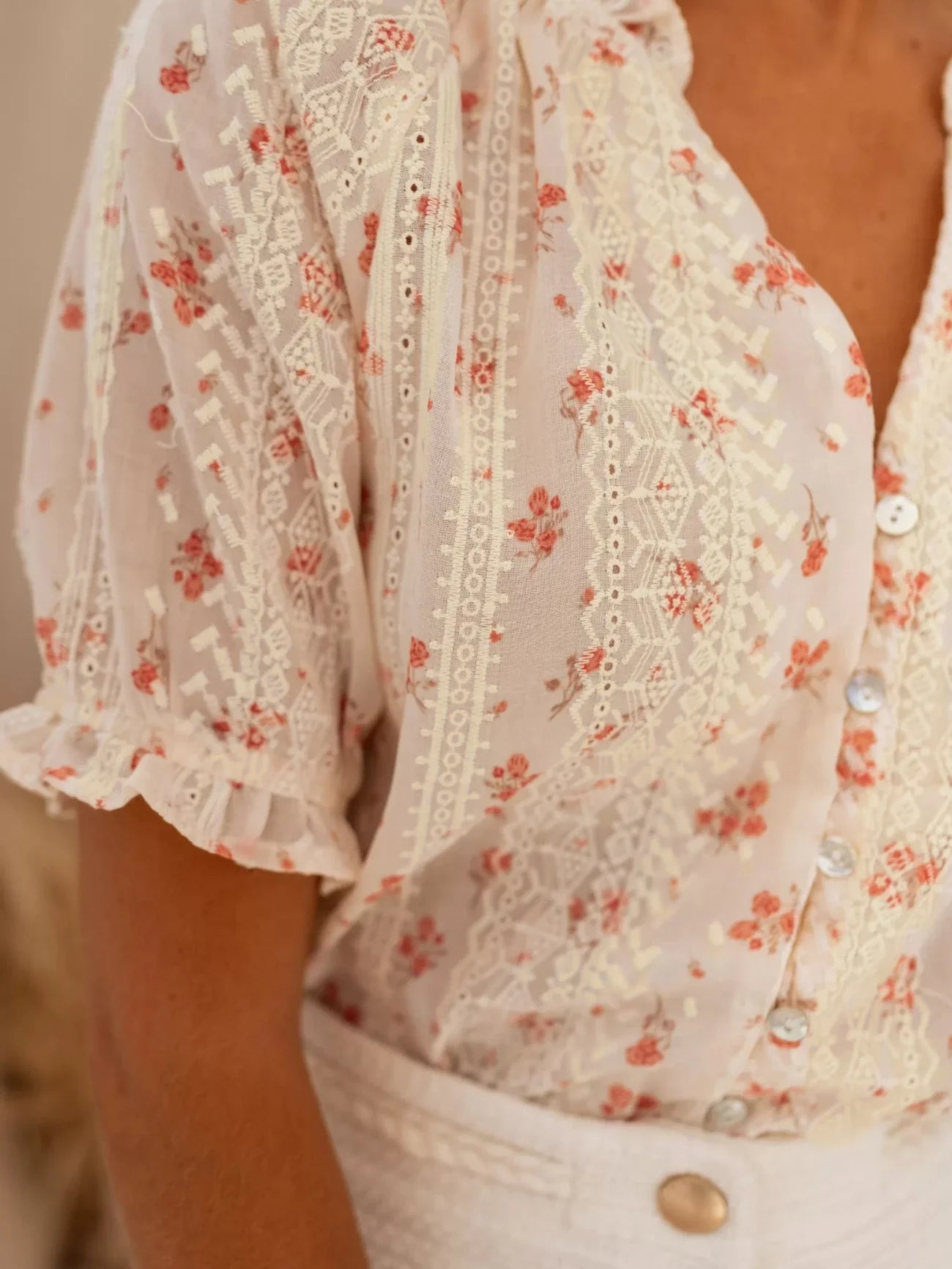 ELINA™ | La blouse à fleurs